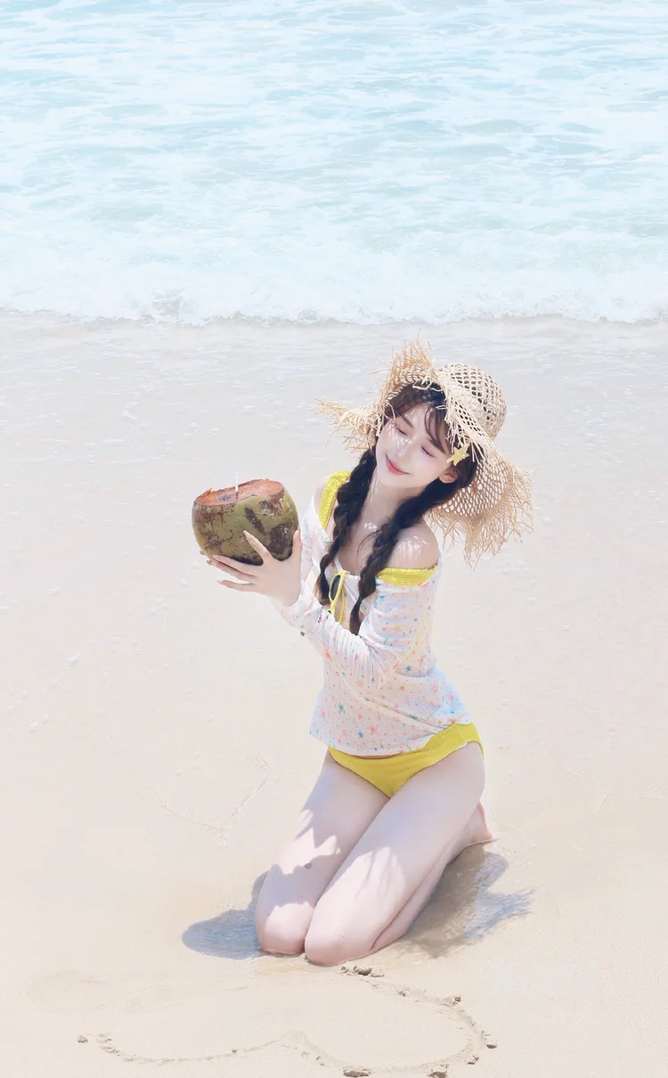 夏日，沙滩，椰子，海浪，海边比基尼美女可爱唯美写真照片3
