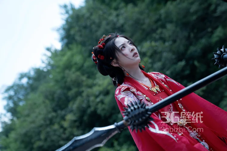 以血为注，奋命一搏，章若楠《淮水竹亭》饰演人物杨雁古装红衣受伤妆凄美剧照花絮图片8