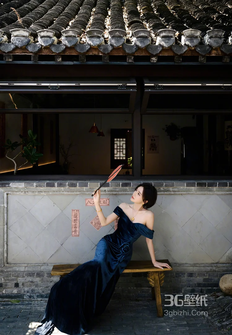 秦岚阳光初夏，手持浅油纸伞古庭院落复古优雅写真3