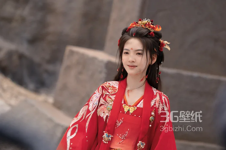 以血为注，奋命一搏，章若楠《淮水竹亭》饰演人物杨雁古装红衣受伤妆凄美剧照花絮图片4