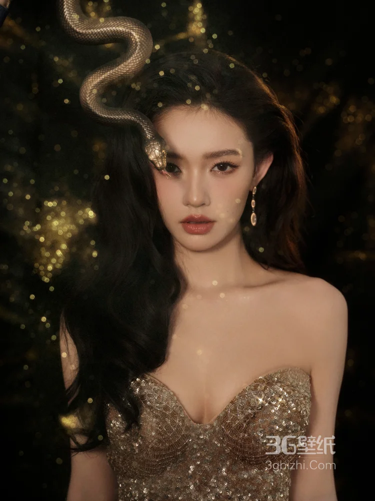 林允身着金色低胸礼服出席活动美照，这身材不是一般的好7