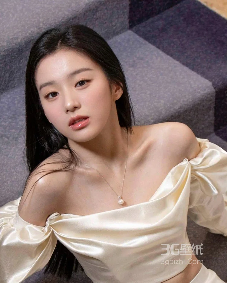 包上恩白色抹胸衣加长裙优雅迷人楼梯间写真美照2