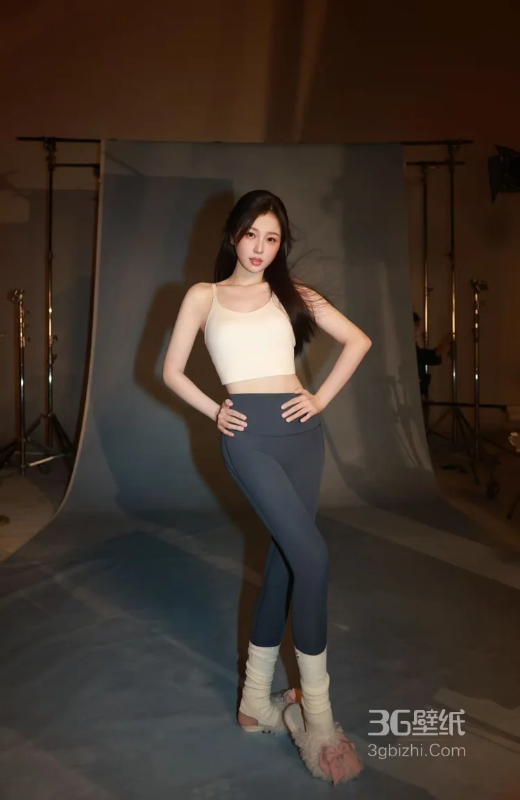 虞书欣紧身背心加瑜伽裤穿搭显紧致身材超高清写真，粉扑扑的画面太美啦4