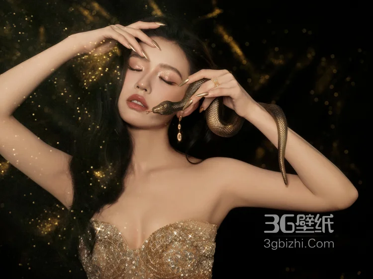 林允身着金色低胸礼服出席活动美照，这身材不是一般的好2