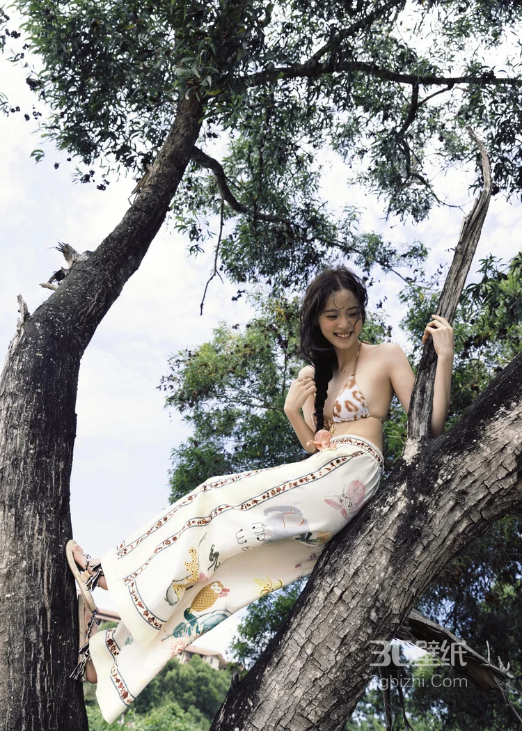 欧阳娜娜养眼吊带比基尼展性感好身材户外森系写真大片12
