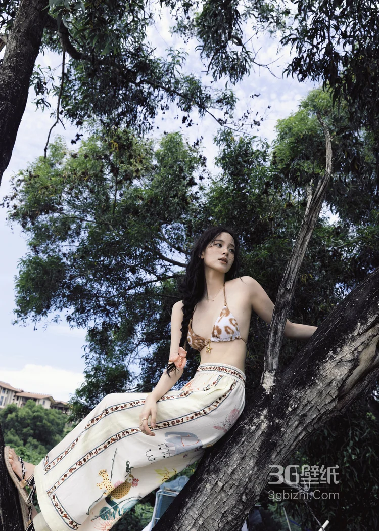 欧阳娜娜养眼吊带比基尼展性感好身材户外森系写真大片8