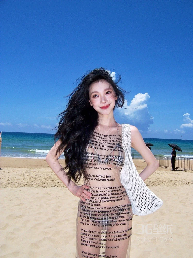 易梦玲海边沙滩性感写真，身着英文字母透视裙加比基尼穿搭，展若隐若现美感写真大片4