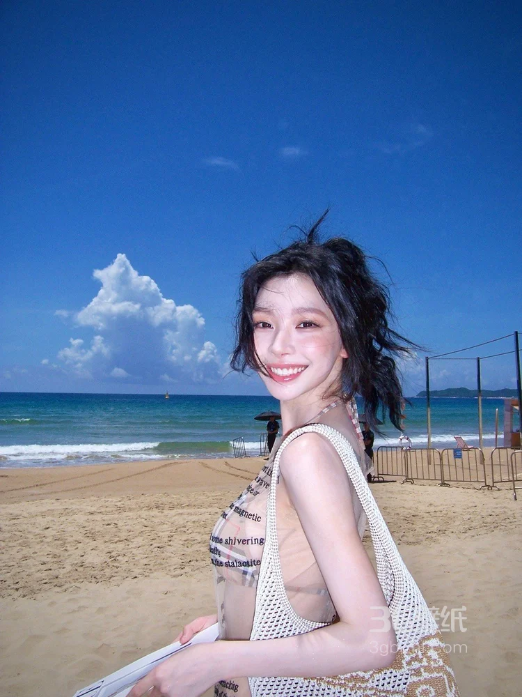 易梦玲海边沙滩性感写真，身着英文字母透视裙加比基尼穿搭，展若隐若现美感写真大片5