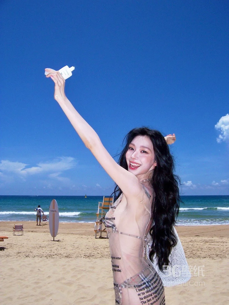 易梦玲海边沙滩性感写真，身着英文字母透视裙加比基尼穿搭，展若隐若现美感写真大片9