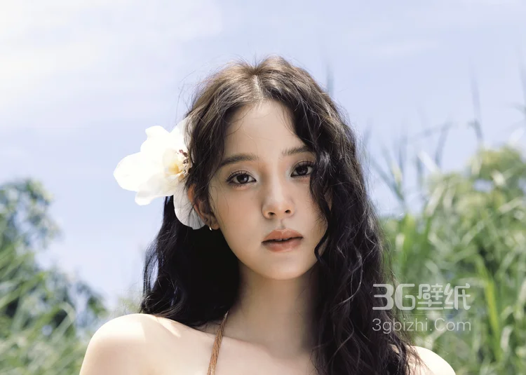 欧阳娜娜养眼吊带比基尼展性感好身材户外森系写真大片3