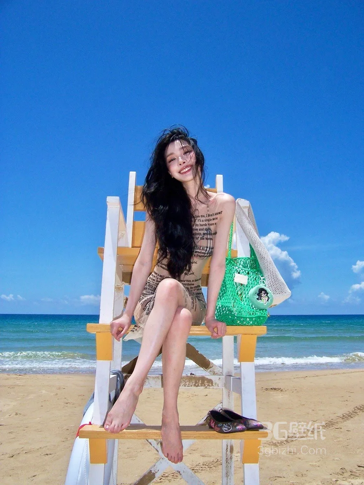 易梦玲海边沙滩性感写真，身着英文字母透视裙加比基尼穿搭，展若隐若现美感写真大片8