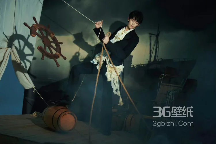 吴磊微博电影之夜活动造型帅气写真，黑西装搭配白衬衫尽显神秘氛围感魅力5