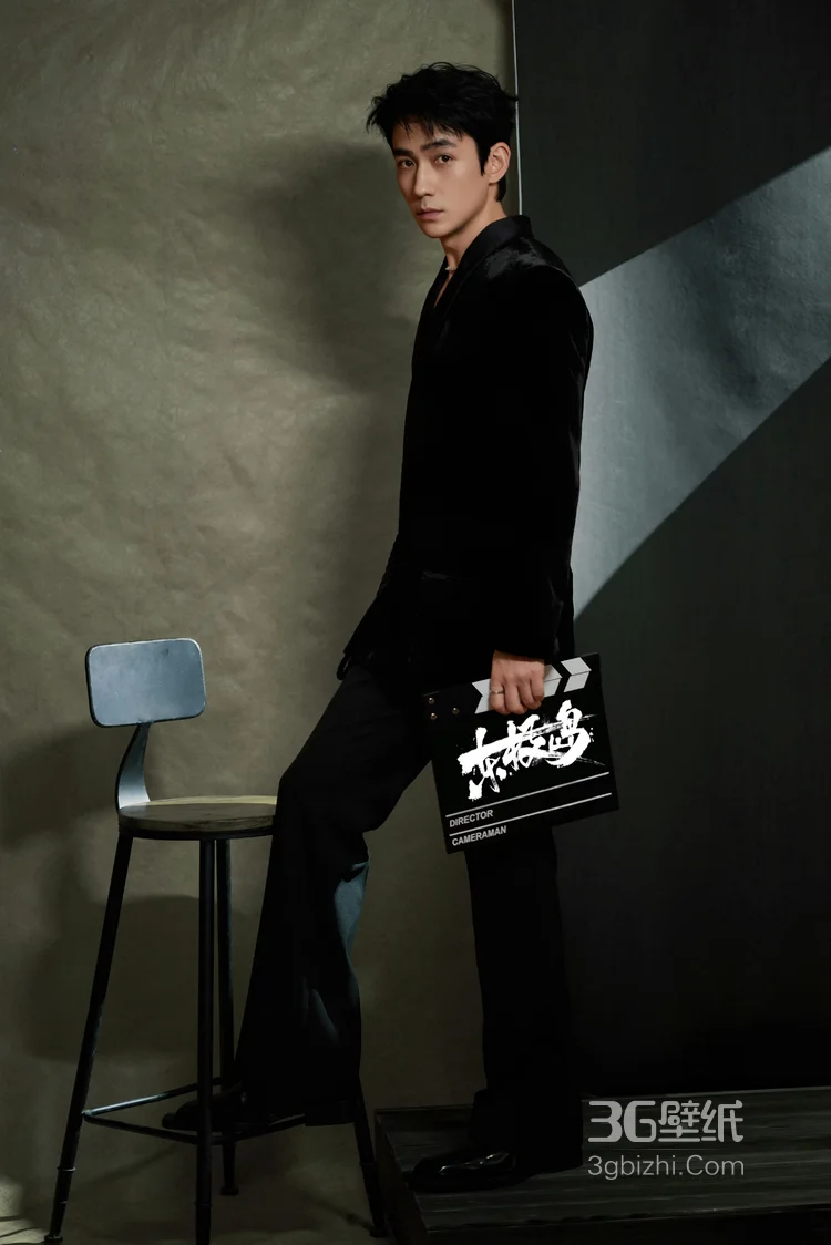 朱一龙西装笔挺亮相微博电影之夜活动写真，带着新作《东极岛》硬汉气质尽显3