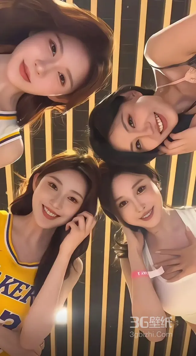 仰视美女围观、美女叫起床的手机壁纸1