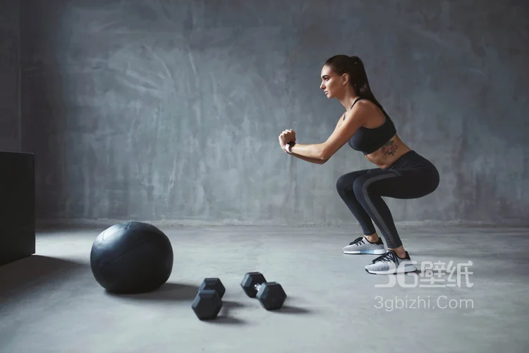 健身房里正在健身的欧美美女、健康的肌肉线条非常养眼4