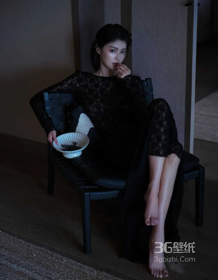 网红美女程儿，黑色镂空连衣裙氛围感私发，一举一动皆迷人3