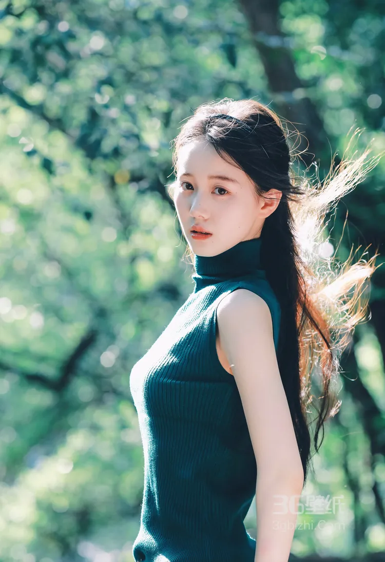 演员李瑜笑容超治愈森系美照，绿衣加牛仔裤穿搭，真的是美呆了！17