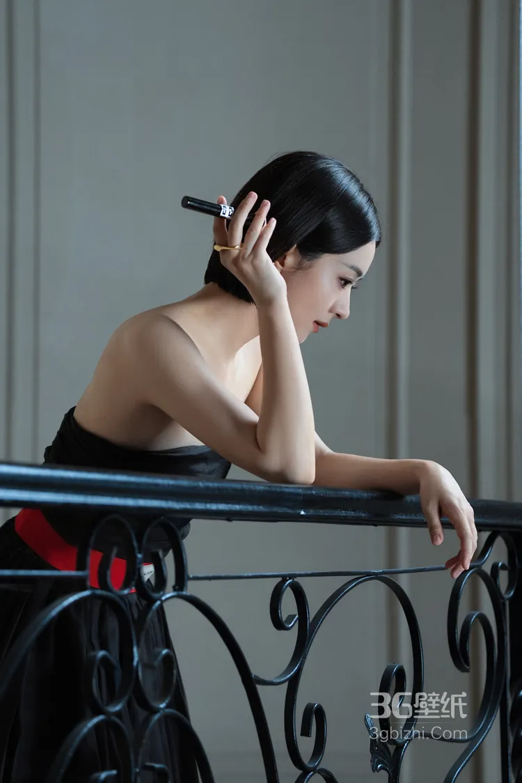 赵丽颖短发造型，化身酷飒御姐，超好看广告写真大片2