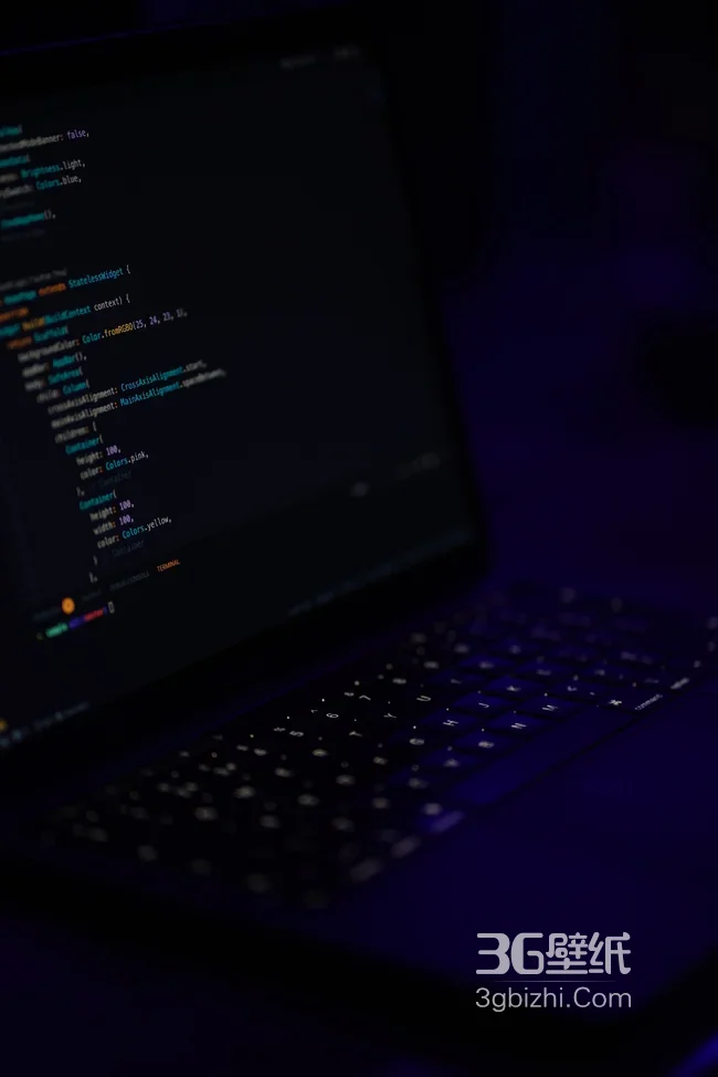 程序员深夜开发代码界面特写1