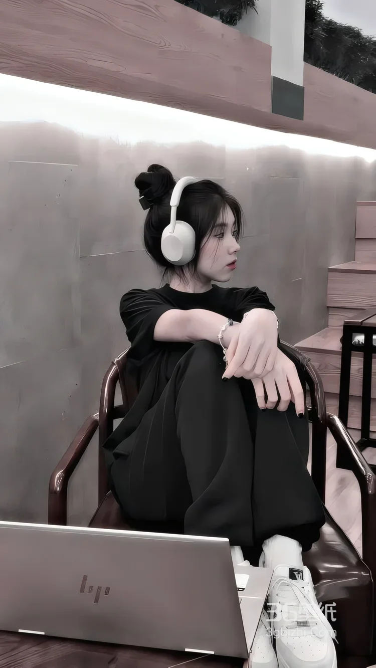 电竞美女写真合集 戴RGB耳机坐电竞椅操作电脑3