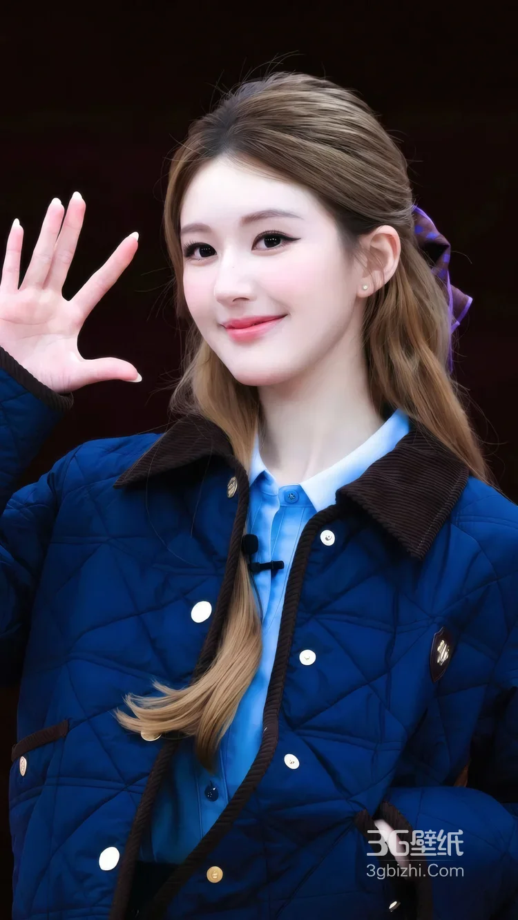 内地明星《赵露思》抱小熊 泰迪熊背景蓝色衬衫写真2