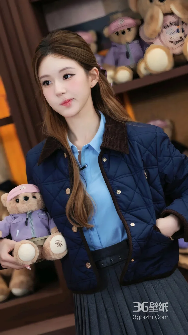 内地明星《赵露思》抱小熊 泰迪熊背景蓝色衬衫写真3