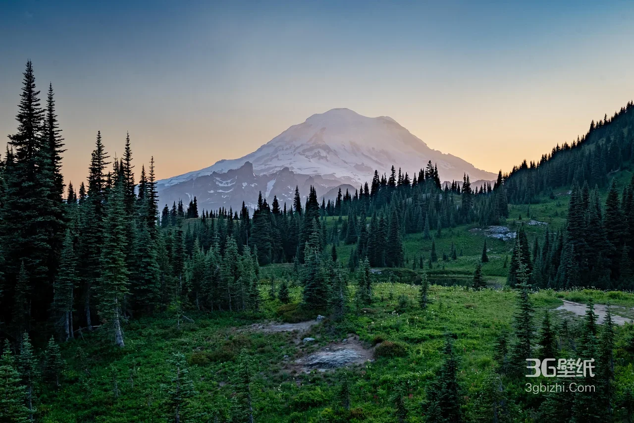 雷尼尔山·森林草甸雪山 唯美写实自然风景 高清无水印1