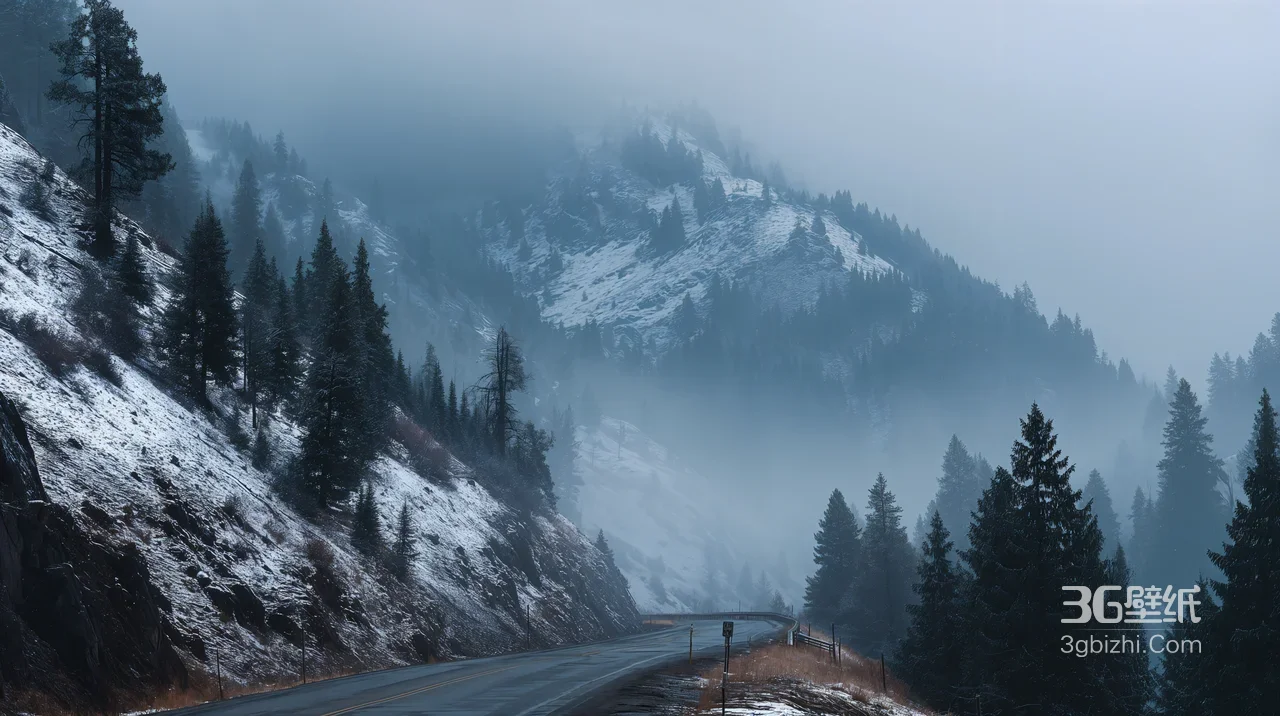 雾隐雪山公路·松林覆雪 清冷氛围感自然风景电脑壁纸1