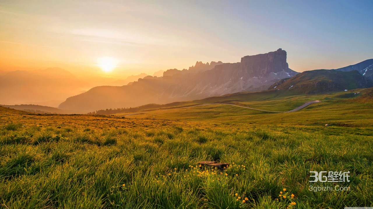草原晨光与远山日出·写实唯美自然景观 高清宽屏背景1