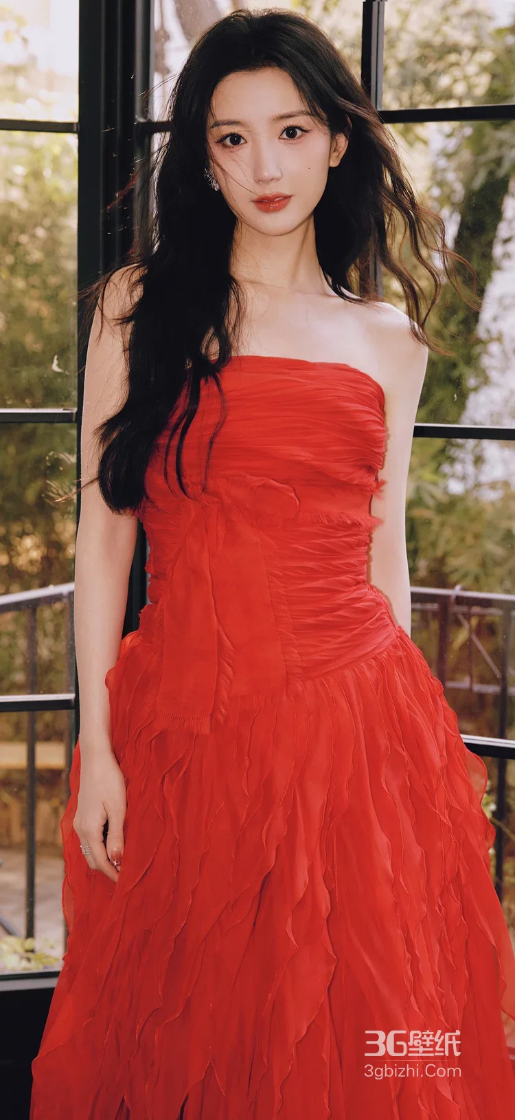 毛晓彤 红裙黑长卷 慵懒氛围感写真 明星时尚大片10