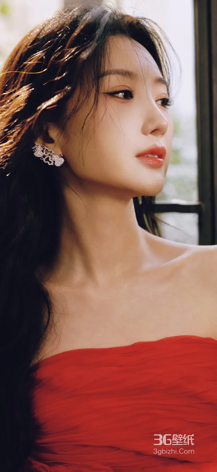 毛晓彤 红裙黑长卷 慵懒氛围感写真 明星时尚大片4