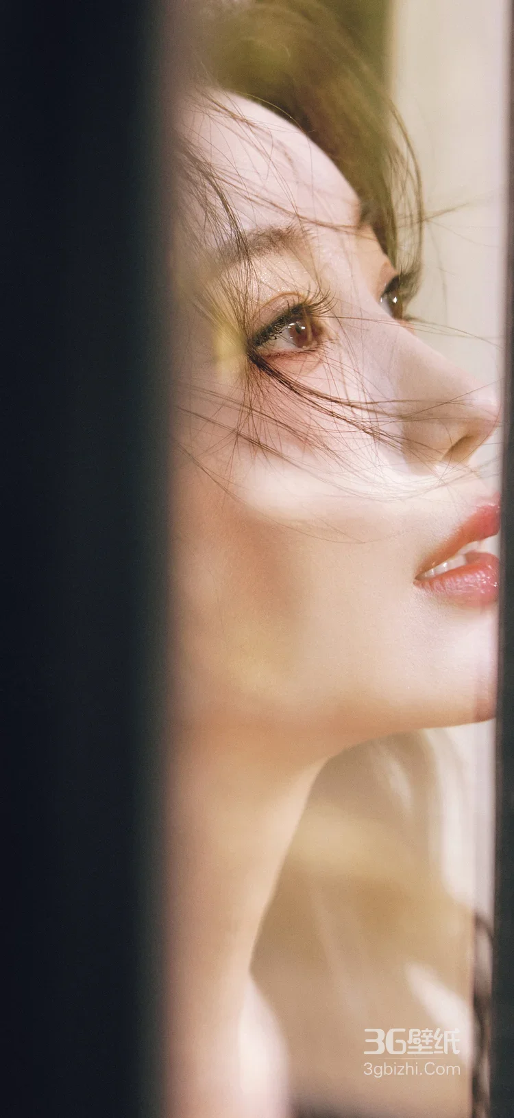 毛晓彤 红裙黑长卷 慵懒氛围感写真 明星时尚大片7