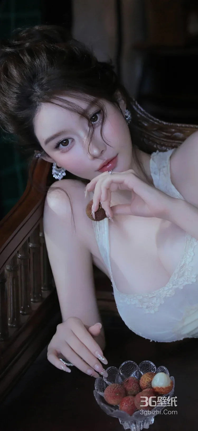 唯美复古风女生·蕾丝裙持荔枝 复古椅优雅写真 氛围感女生写真4