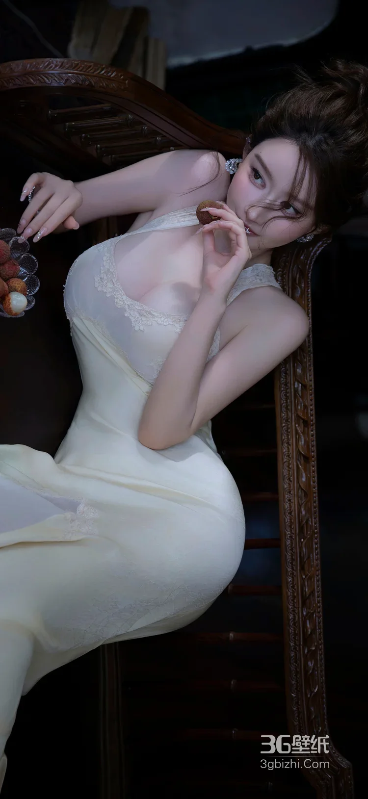 唯美复古风女生·蕾丝裙持荔枝 复古椅优雅写真 氛围感女生写真3