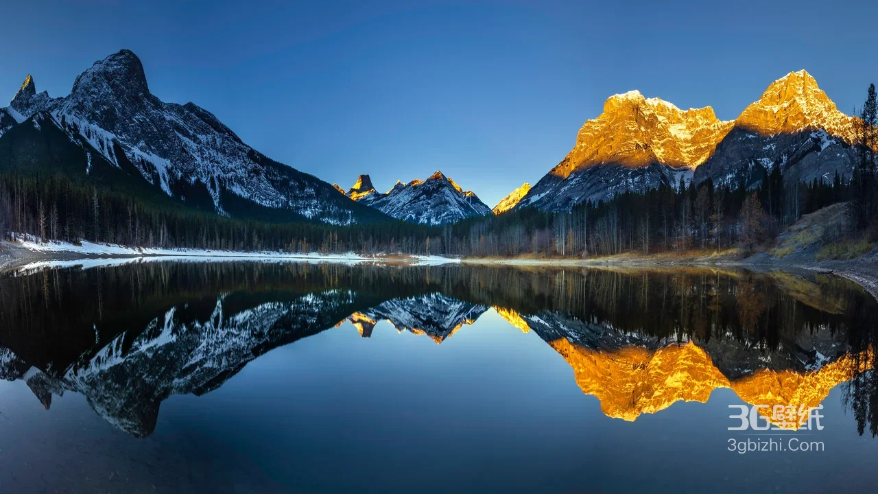 金色峰峦雪山湖泊森林·唯美写实·超宽屏自然壁纸1