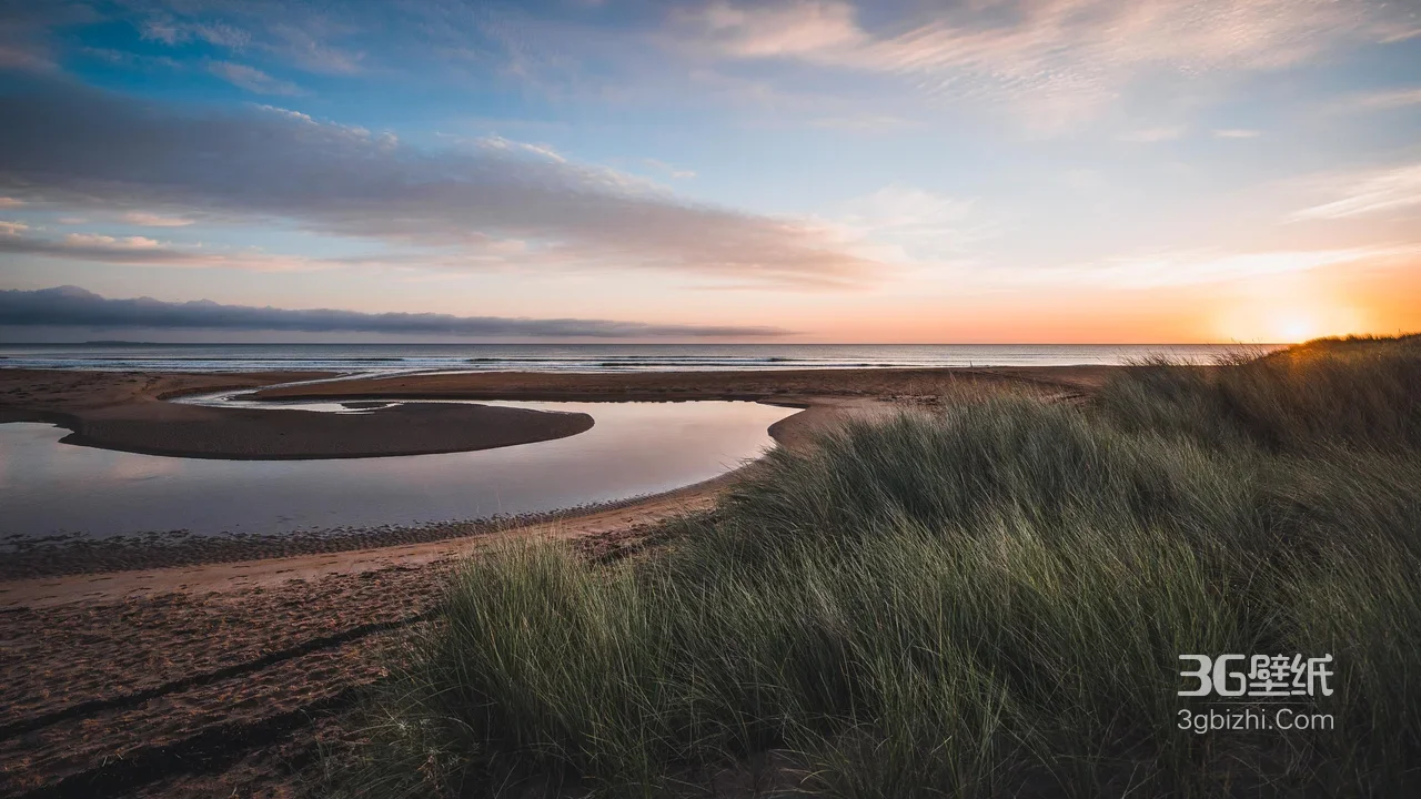 海滩沙丘河湾日落草浪·唯美自然风桌面背景1