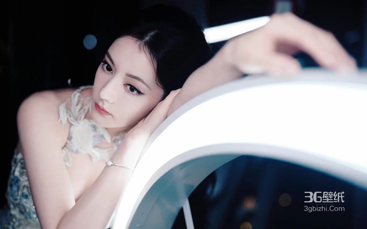 精致礼服迪丽热巴·唯美梦幻风 高级感电脑桌面背景1