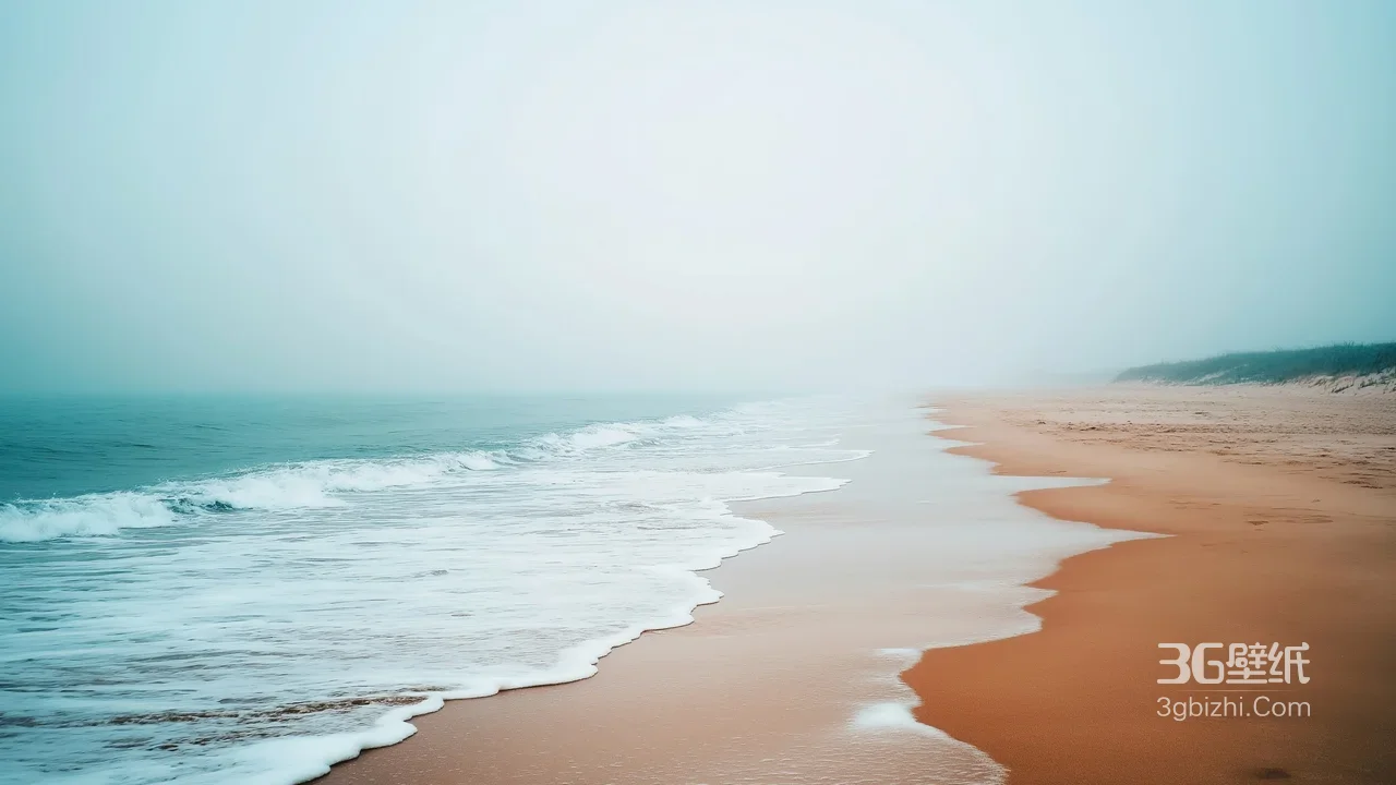 雾蒙海岸沙滩海浪·唯美清新·超治愈电脑桌面背景1