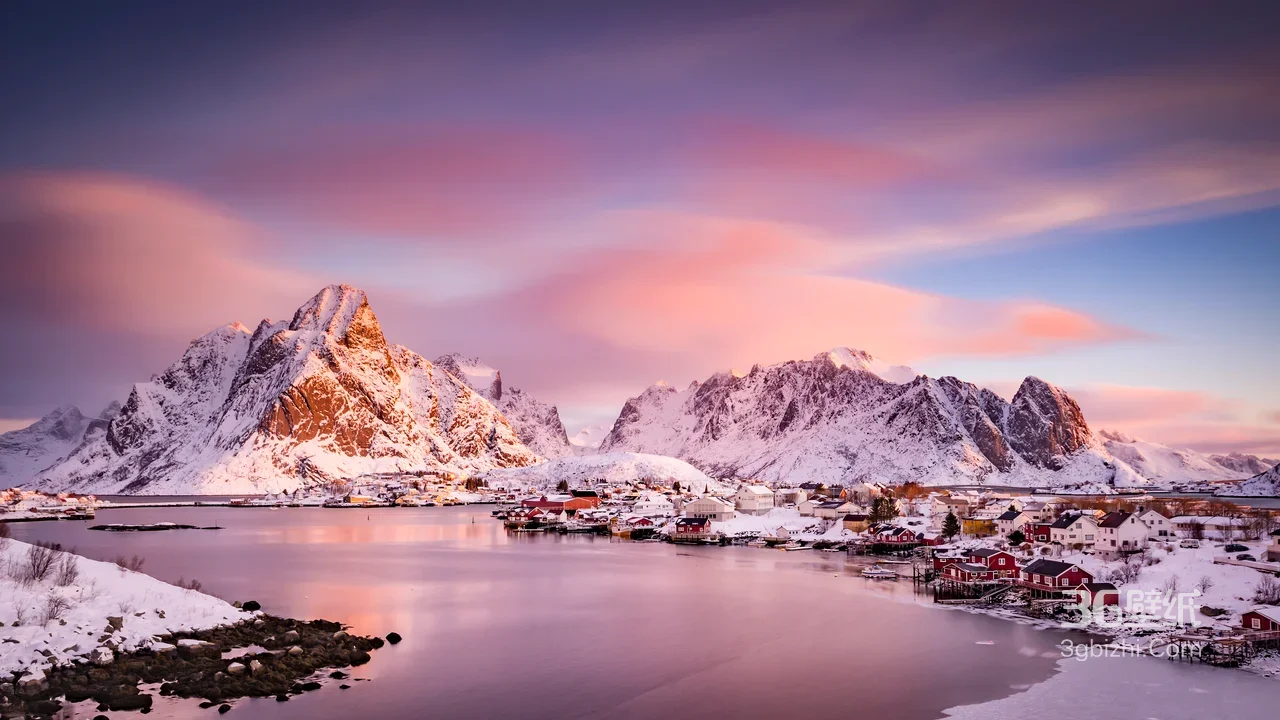 挪威罗弗敦雪乡渔村·粉紫霞光唯美风景 电脑壁纸1