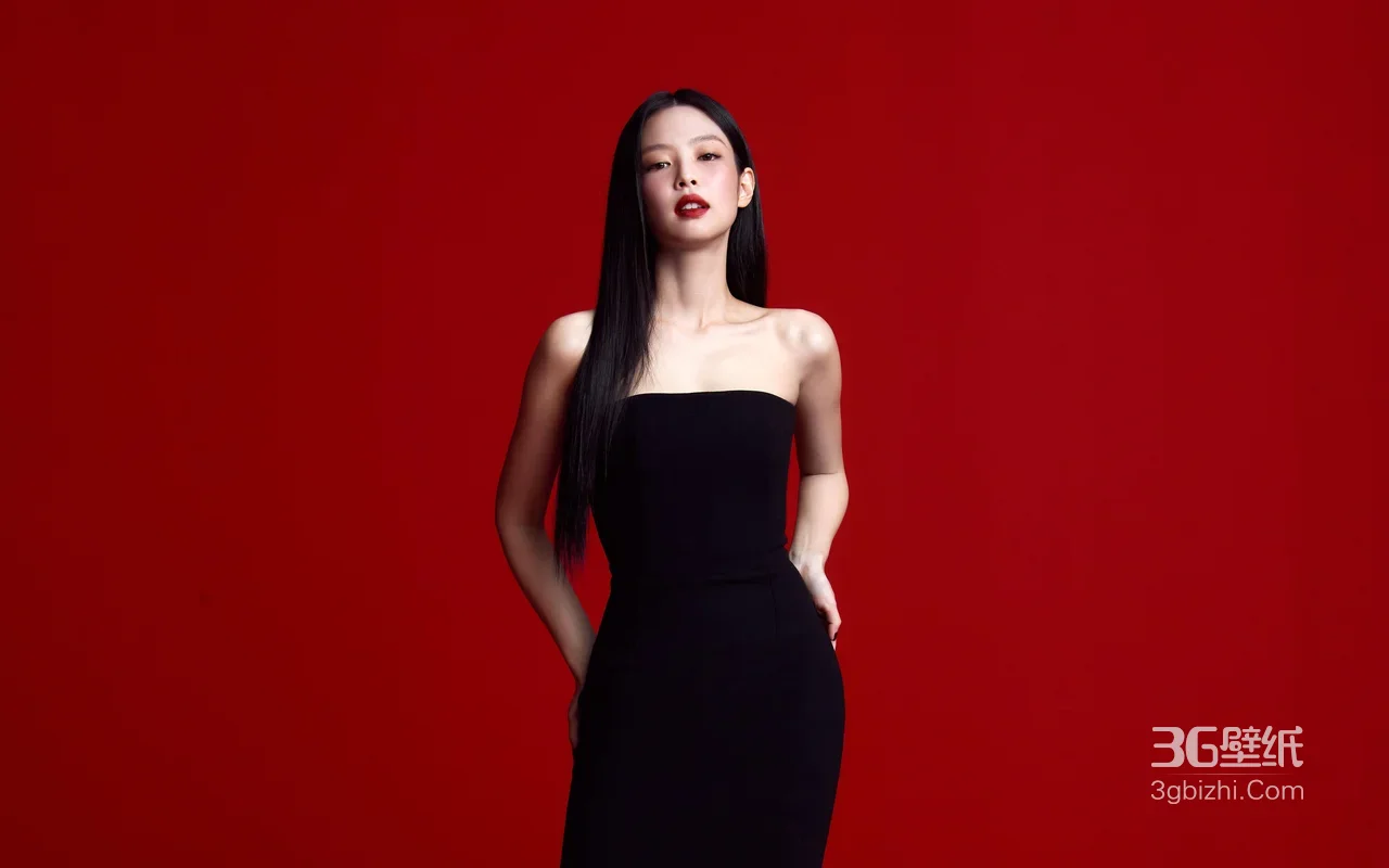 JENNIE·黑色抹胸裙冷艳风 时尚写真宽屏桌面1