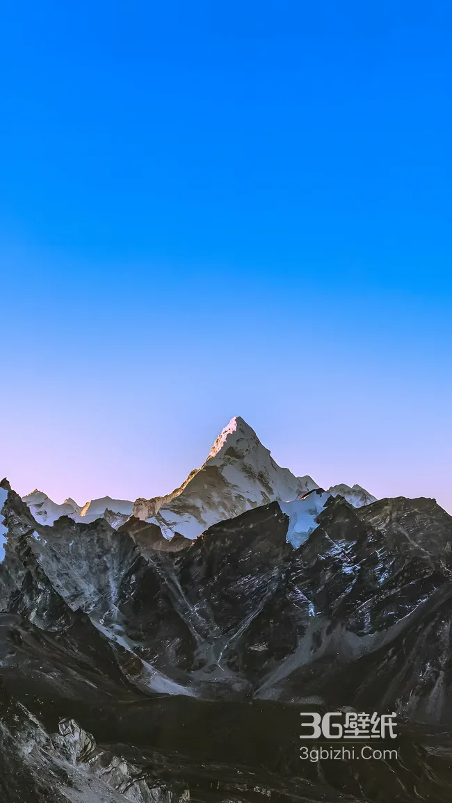 日照金山·雪顶峰峦唯美自然风高清壁纸1
