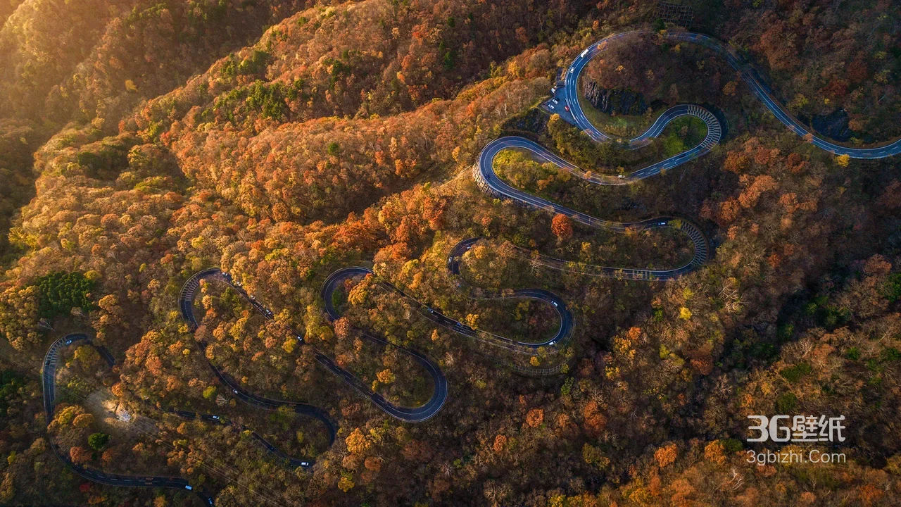 盘山公路秋景山林·唯美 高画质桌面背景1