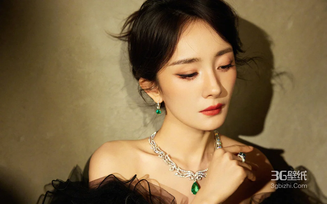 杨幂·唯美奢华风影视明星 高质感电脑桌面背景图1