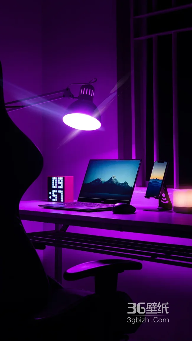 紫调暗黑风电竞桌面场景·高人气电竞桌面壁纸1