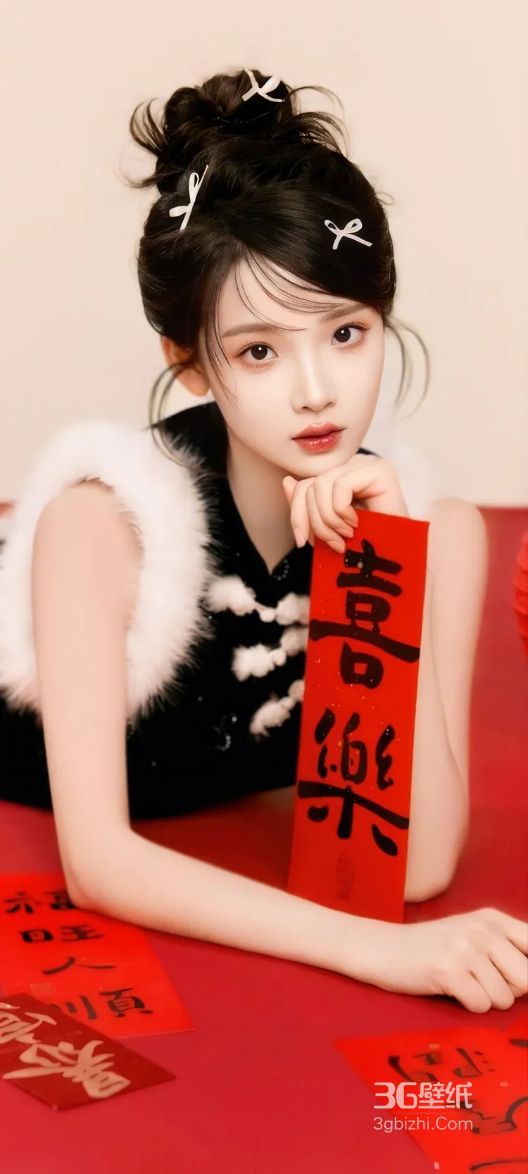 国风少女手持喜乐红条 喜庆国风穿搭写真 高热度女生国风写真1