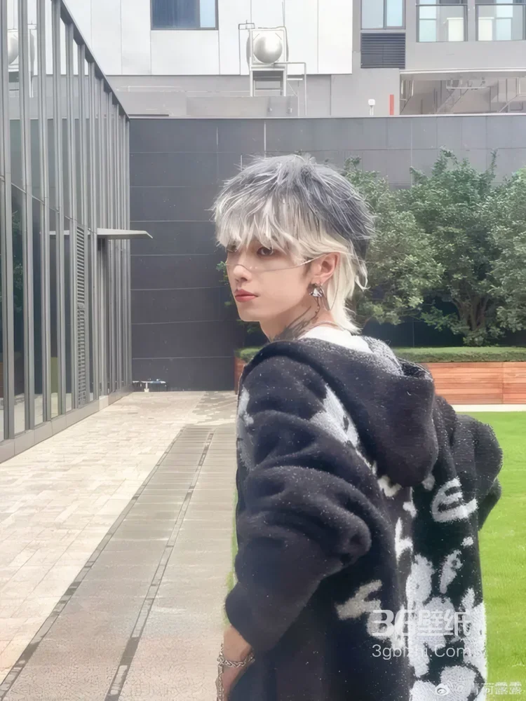 人物长发·蓝白渐变扎染风·时尚染发造型参考图集图片大全5