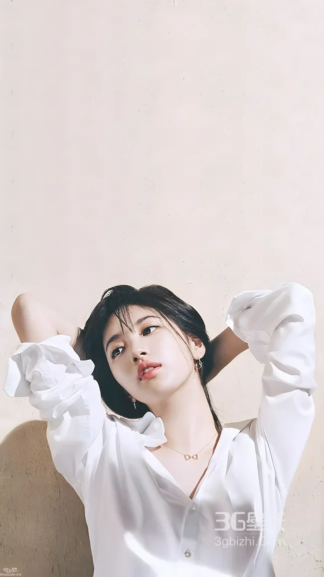 裴秀智·白衬衫慵懒姿态 清新简约风明星写真 高质感竖屏美图1