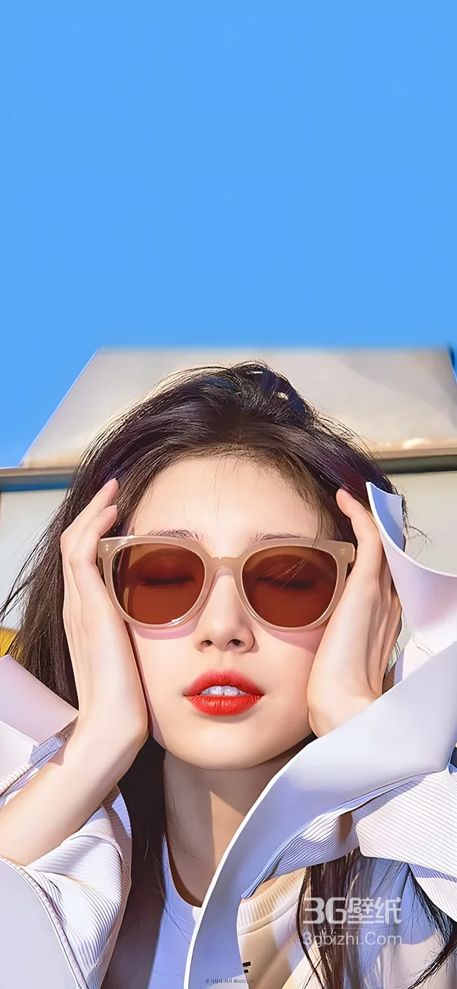 赵露思·墨镜时尚风 蓝天清新明星壁纸1