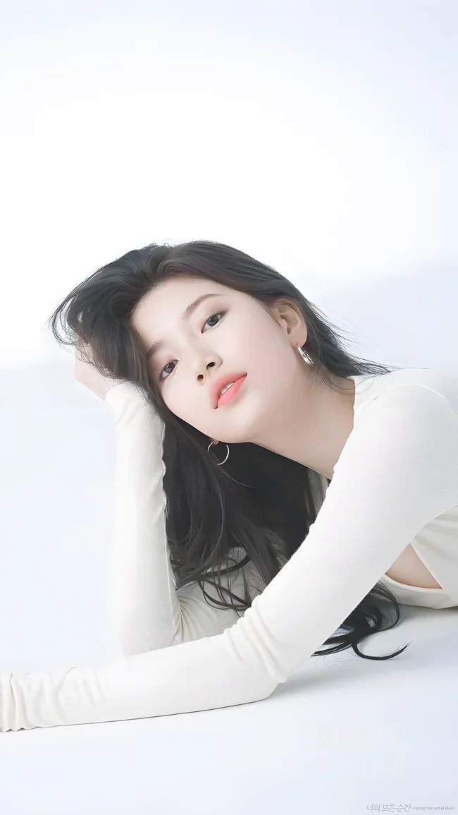 裴秀智·韩式清新柔美白衣长发 唯美高清明星壁纸1