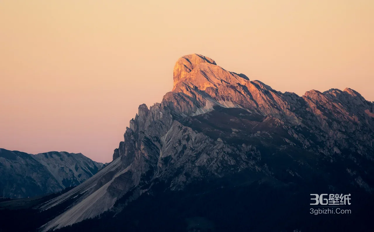夕阳峰峦·唯美写实风 高质感电脑桌面壁纸1